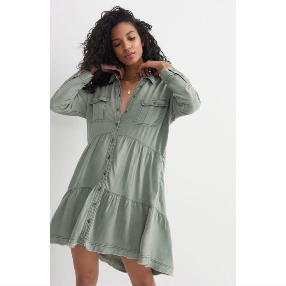 Anthropologie‎ Pilcro Deanne Moss Tiered
Mini Button Front Shirtdress Small